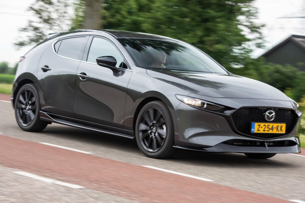 Mazda3 driekwart van voren